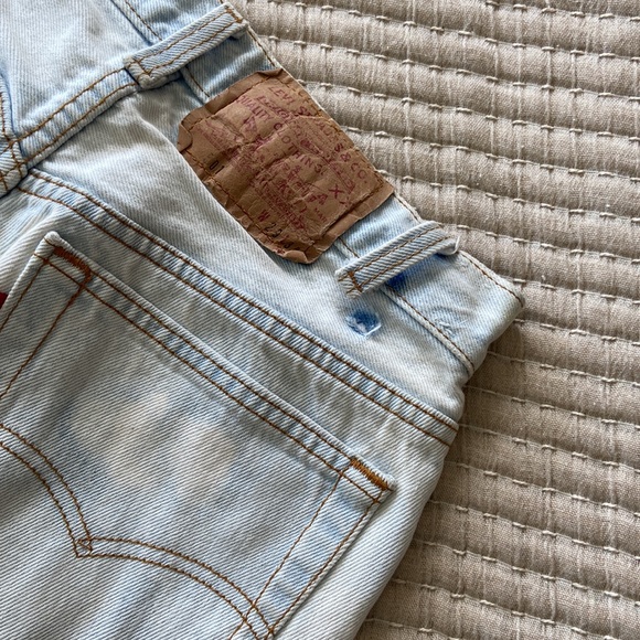 Faded Vintage Levi 501’s - Picture 4 of 11